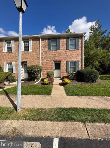 81 Quince Ct, Trenton NJ  08648-4806 exterior