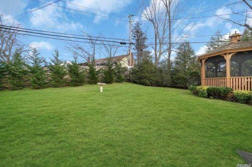 11 Elder Dr, Commack NY 11725-2331 exterior