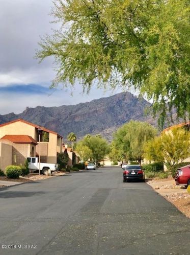 5650 Camino De La Noche, Tucson AZ  85718-4402 exterior