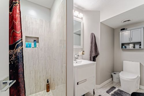 1521 Greendale Dr, Pittsburgh PA  15239-1143 exterior