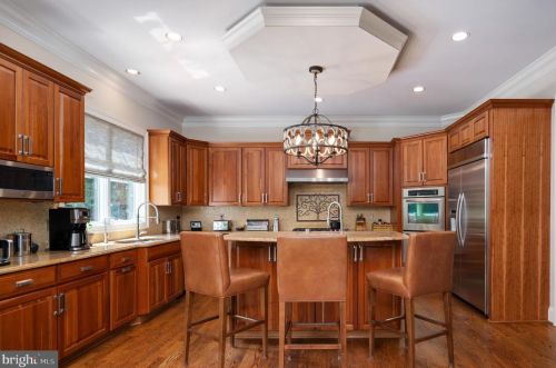 6421 Divine St, Mc Lean VA 22101-4702 exterior