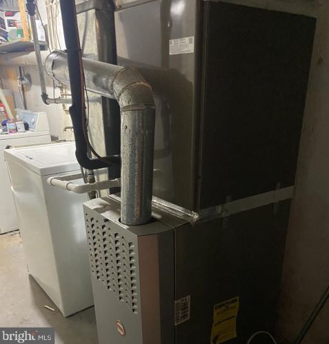 6637 Erdrick St, Philadelphia PA 19135-1604 exterior