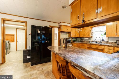 350 Maple Ave, Hanover PA  17331-5124 exterior