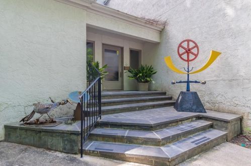 55 Finch Frst Trl, Atlanta GA 30327-4576 exterior