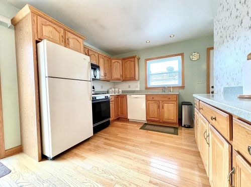 523 Emroy Ave, Elmhurst, IL 60126-2018