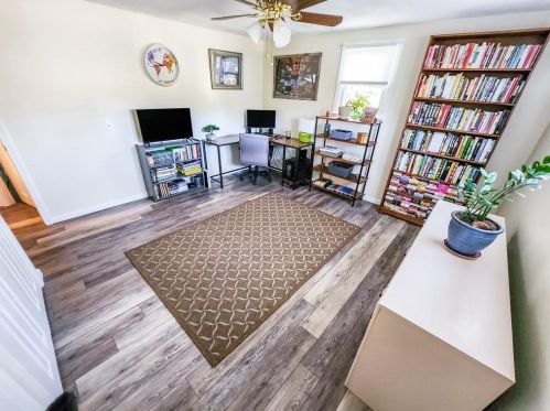 868 Greenville Ave, Providence RI  02919-1324 exterior