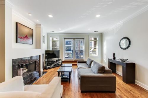 3543 Southport Ave, Chicago, IL 60657-6446