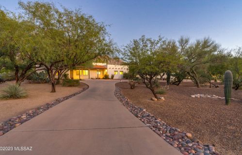 685 Golf View Dr, Tucson, AZ 85737-9708