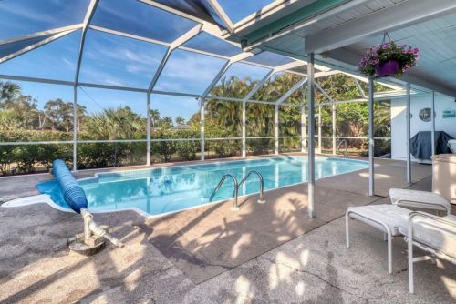 248 Bay Mdw Dr, Naples FL 34113-8301 exterior