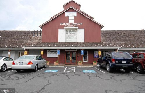 803 Catoctin Cir, Leesburg VA 20176-4951 exterior