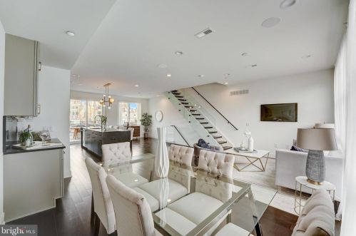 654 13 St, Philadelphia PA 19123-2427 exterior