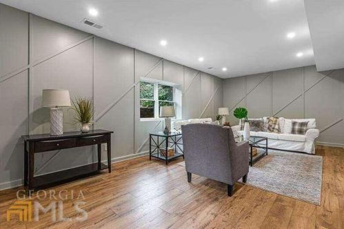 6160 Heards Creek Dr, Atlanta GA  30328-3635 exterior