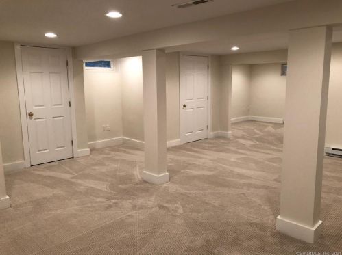 50 High Pt Rd, Westport CT 06880-3905 exterior