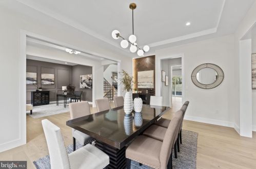 1327 Mayflower Dr, Mc Lean VA 22101-3405 exterior