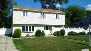 43 Orient Ave, Pine Air, NY 11717-1616