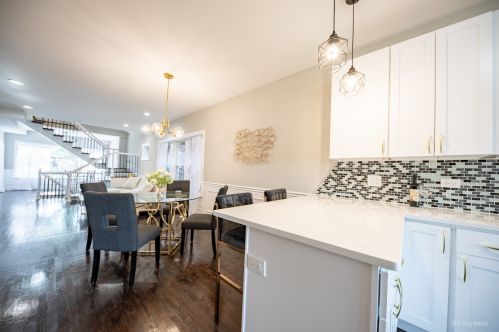 7616 Luella Ave, Chicago IL 60649-4108 exterior