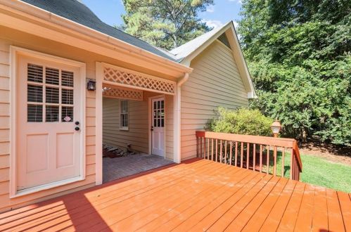 3845 Laurel Fls Dr, Lithonia GA 30039-6586 exterior