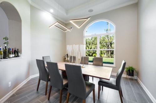 4055 1 Ave, Naples FL 34102-5905 exterior