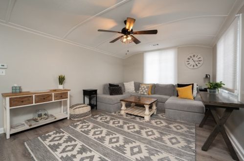 61 Forris St, West Springfield MA 01089-2380 exterior