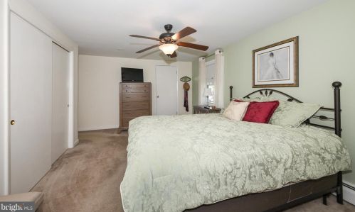 334 Kalmia St, Warminster PA 18974-4727 exterior