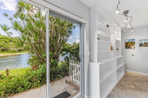 550 Bald Eagle Dr, Naples FL 34105-7407 exterior