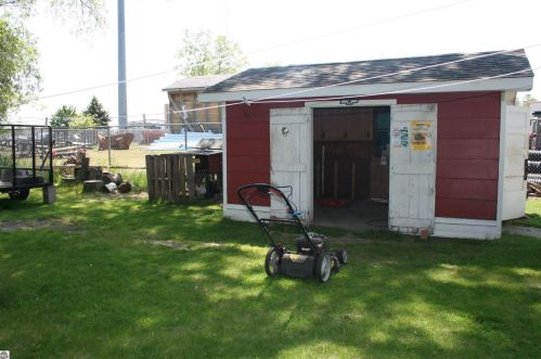 709 State St, East Tawas MI 48730-1623 exterior