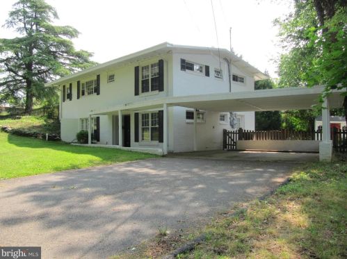 1807 Youngblood St, Mc Lean VA  22101-5244 exterior