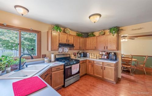 758 Weston Dr, Bull Valley IL 60014-8581 exterior