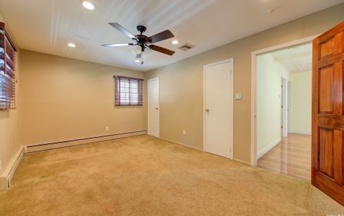 11 Munson Ct, Huntington Station NY 11747-1632 exterior