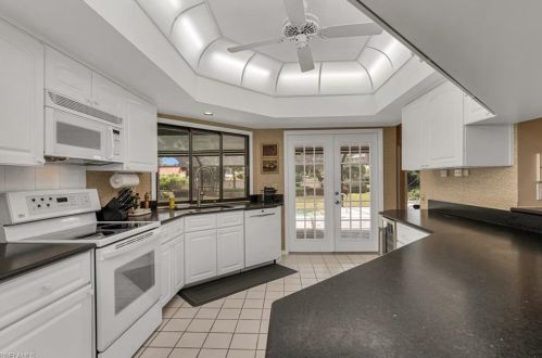 135 Edgemere Way, Naples FL 34105-7107 exterior