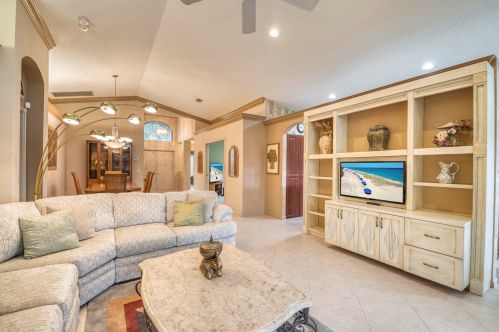 6688 Malta Dr, Boynton Beach FL 33437-7040 exterior