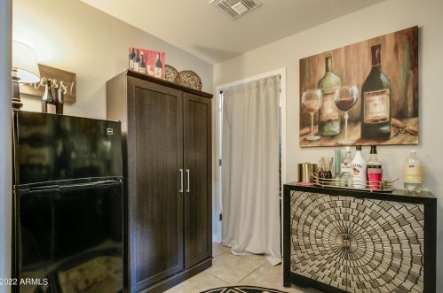 5450 Deer Valley Dr, Phoenix AZ  85054-8118 exterior