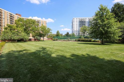 6800 Fleetwood Rd, Mc Lean VA  22101-3604 exterior