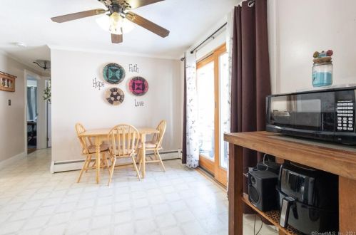 54 Roosevelt Blvd, Enfield CT 06082-2041 exterior