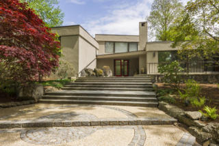 60 Lismore Ln, Greenwich, CT 06831-3759