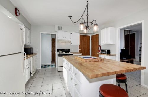 320 Elizabeth Ave, Point Pleasant Beach NJ 08742-4133 exterior