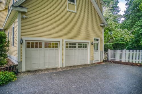 37 Chestnut St, North Andover MA  01845-5211 exterior