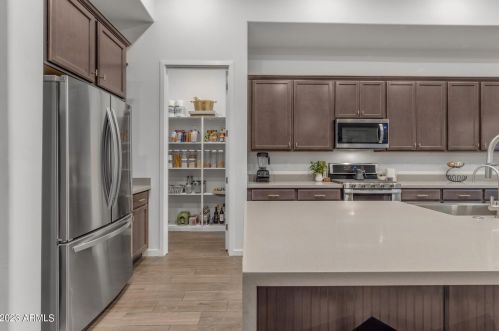 8513 22 Dr, Phoenix AZ 85041-7712 exterior