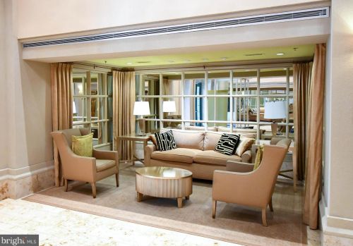 2151 Jamieson Ave, Alexandria VA 22314-5705 exterior