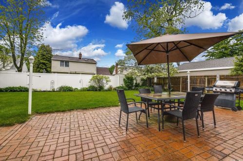 25 Dawson St, Huntington Station NY 11746-4021 exterior