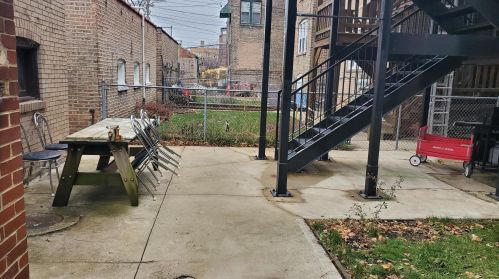 6147 Mozart St, Chicago IL 60659-2549 exterior