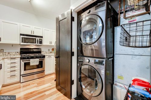 4656 Lambert Dr, Alexandria VA 22311-4942 exterior