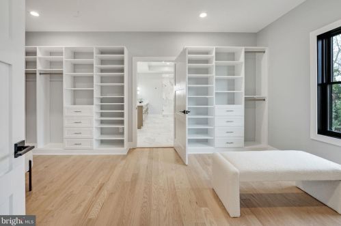 1422 Mayflower Dr, Mc Lean VA 22101-5615 exterior