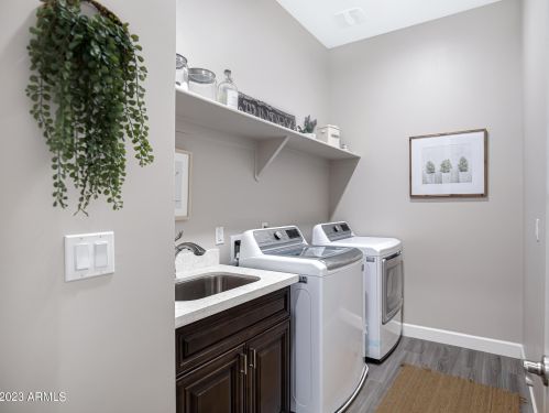 8976 8 Dr, Phoenix AZ 85041-6754 exterior