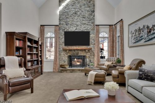 7 Chilton Rd, Chester NJ  07930-3107 exterior