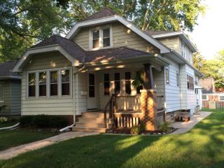 4868 Mohawk Ave, Milwaukee, WI 53217-5426