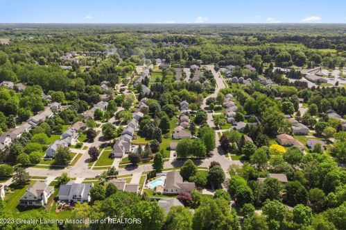 502 Brunswick Dr, Dewitt MI 48820-9189 exterior