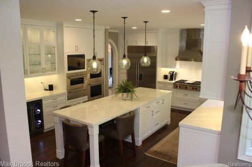 3586 Walnut Brk Dr, Rochester MI 48309-4065 exterior