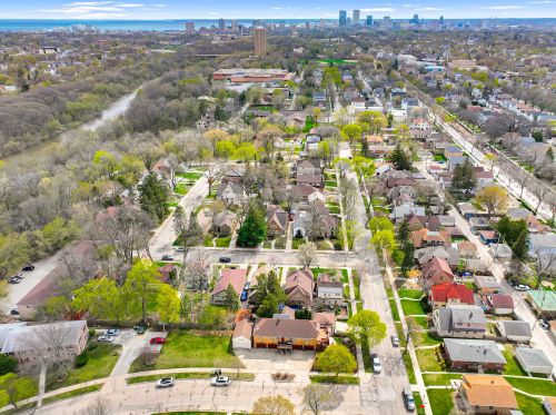 3420 Dousman St, Milwaukee WI 53212-1736 exterior