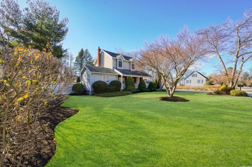 47 Kelsey Ave, Huntington Station, NY 11746-1109